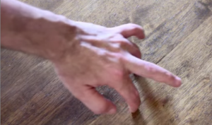 5 bài tập giúp tách các ngón tay trái cực hiệu quả